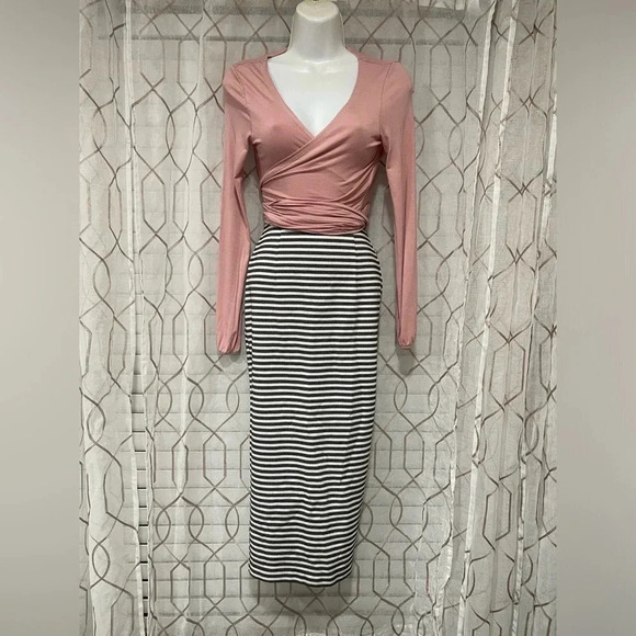 XOXO Dresses & Skirts - Stripped skirt size small